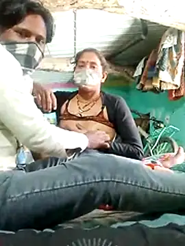 Snapshot of CUTE-004 chatting on November 17, 2025, 8:42 am CUTE-004 online show from November 17, 2025, 8:42 am