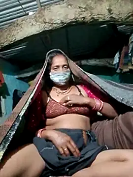 Snapshot of CUTE-004 chatting on November 18, 2025, 4:00 pm CUTE-004 online show from November 18, 2025, 4:00 pm