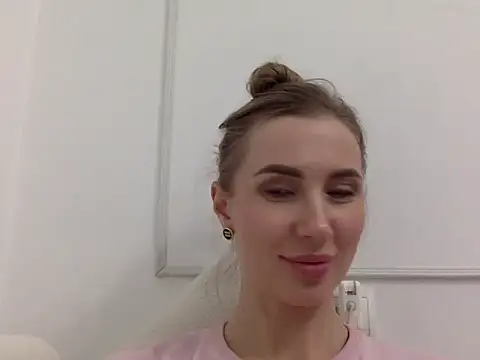 Alveryn online show from October 31, 2025, 6:31 pm