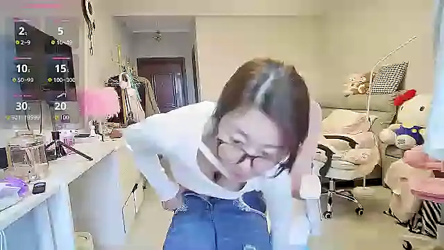 Snapshot of Diva_VVN chatting on September 29, 2025, 11:42 pm Diva VVN online show from September 29, 2025, 11:42 pm