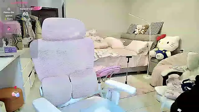 Snapshot of Diva_VVN chatting on October 10, 2025, 11:59 pm Diva VVN online show from October 10, 2025, 11:59 pm