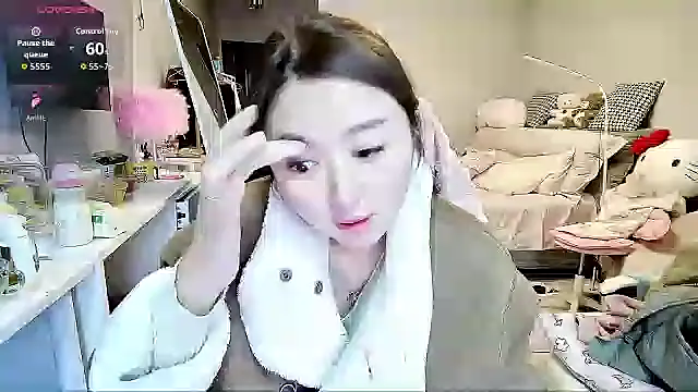 Snapshot of Diva_VVN chatting on October 22, 2025, 11:59 pm Diva VVN online show from October 22, 2025, 11:59 pm