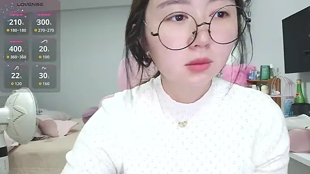 Snapshot of Diva_VVN chatting on February 25, 2026, 12:20 am Diva VVN online show from February 25, 2026, 12:20 am