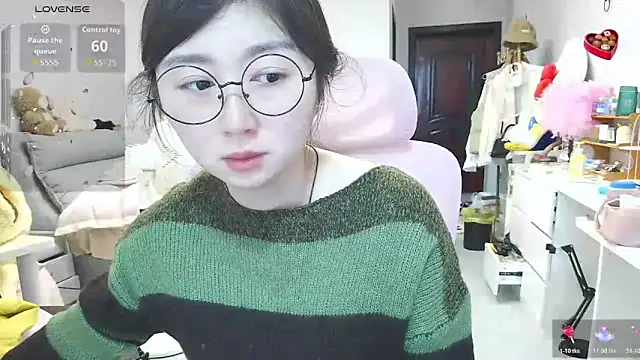 Snapshot of Diva_VVN chatting on February 26, 2026, 12:20 am Diva VVN online show from February 26, 2026, 12:20 am