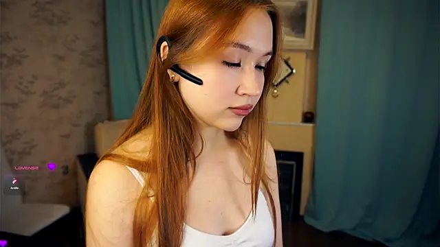 ShariTietge online show from October 16, 2025, 7:37 pm