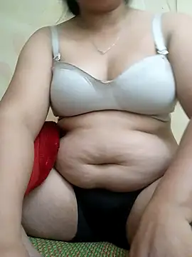 Snapshot of -Kitty-92 chatting on September 29, 2025, 12:05 am -Kitty-92 online show from September 29, 2025, 12:05 am