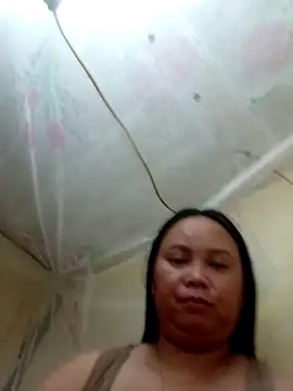 Snapshot of -Kitty-92 chatting on October 8, 2025, 1:47 am -Kitty-92 online show from October 8, 2025, 1:47 am