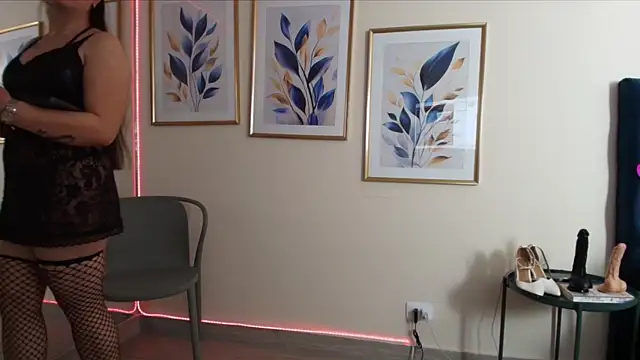 Snapshot of TiffanyStorms_LS chatting on September 20, 2025, 11:44 am TiffanyStorms LS online show from September 20, 2025, 11:44 am