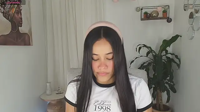 AlisxxnFx online show from September 19, 2025, 12:17 pm