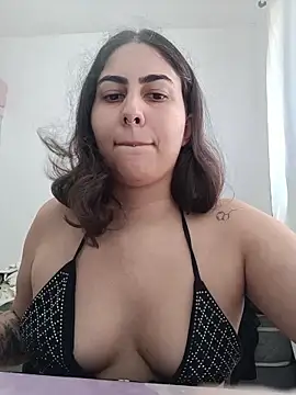 ApenasLys online show from April 26, 2026, 2:04 pm