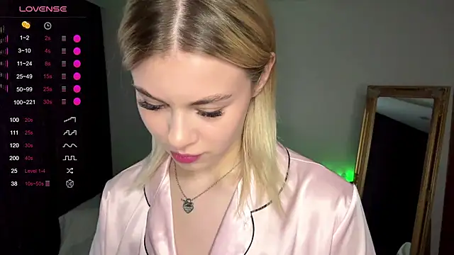 Lil Elisa online show from October 15, 2025, 9:42 am