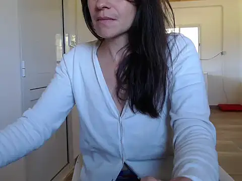 Missforever online show from November 17, 2025, 4:24 pm