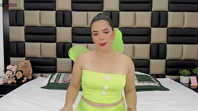 Snapshot of AlanaCusack chatting on November 1, 2025, 12:07 pm AlanaCusack online show from November 1, 2025, 12:07 pm