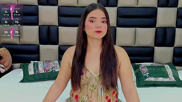 Snapshot of AlanaCusack chatting on November 4, 2025, 12:04 pm AlanaCusack online show from November 4, 2025, 12:04 pm