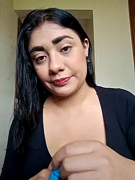 Snapshot of Monse--145 chatting on November 4, 2025, 2:27 pm Monse--145 online show from November 4, 2025, 2:27 pm