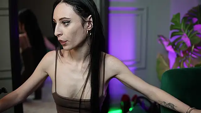 SaraiAngel online show from December 19, 2025, 9:00 pm