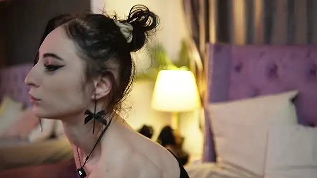 Snapshot of SaraiAngel chatting on April 1, 2026, 8:39 pm SaraiAngel online show from April 1, 2026, 8:39 pm