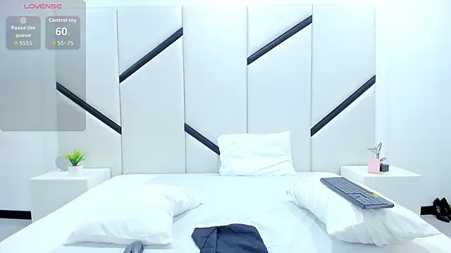 GeraldineSandoval online show from November 13, 2025, 7:57 pm