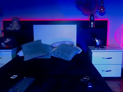 eriikjoness online show from November 5, 2025, 4:23 am