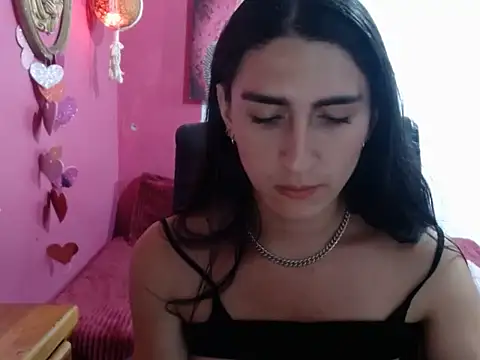 lola diez online show from September 24, 2025, 3:32 am