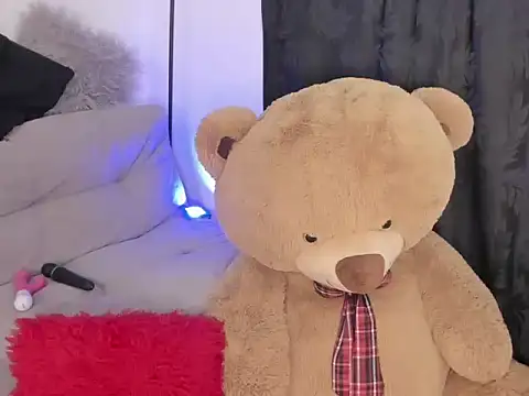 Snapshot of Elyross1_ chatting on October 12, 2025, 9:36 pm Elyross1  online show from October 12, 2025, 9:36 pm