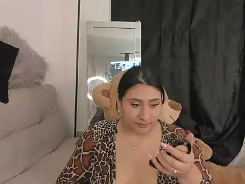 Snapshot of Elyross1_ chatting on October 22, 2025, 11:37 pm Elyross1  online show from October 22, 2025, 11:37 pm