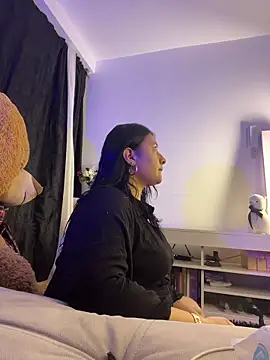 Snapshot of Elyross1_ chatting on October 24, 2025, 11:23 pm Elyross1  online show from October 24, 2025, 11:23 pm