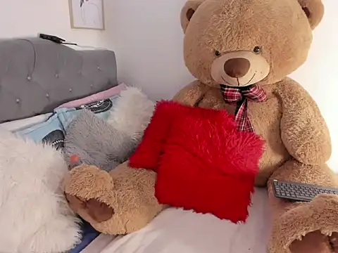 Snapshot of Elyross1_ chatting on November 3, 2025, 9:38 pm Elyross1  online show from November 3, 2025, 9:38 pm