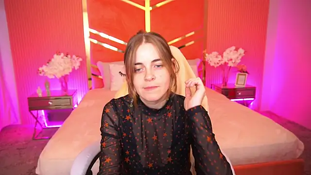 Snapshot of ShinyfromUa chatting on September 22, 2025, 12:51 pm ShinyfromUa online show from September 22, 2025, 12:51 pm