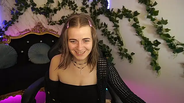 Snapshot of ShinyfromUa chatting on October 2, 2025, 7:43 pm ShinyfromUa online show from October 2, 2025, 7:43 pm