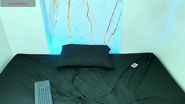 Anny mendes online show from October 21, 2025, 4:57 am