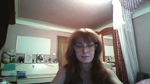 Darsy Lovs online show from September 8, 2025, 2:49 pm
