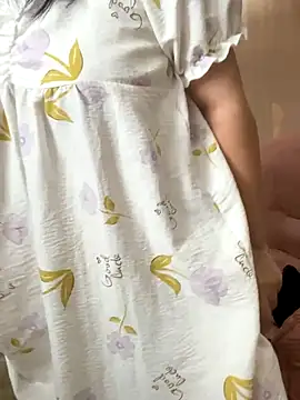 smgirls online show from October 7, 2025, 8:33 am