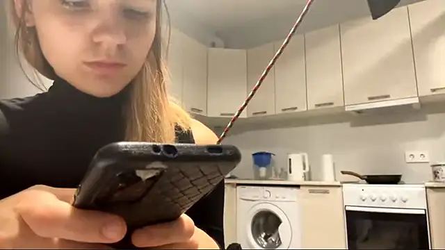 Denni Spilber online show from October 18, 2025, 3:35 pm