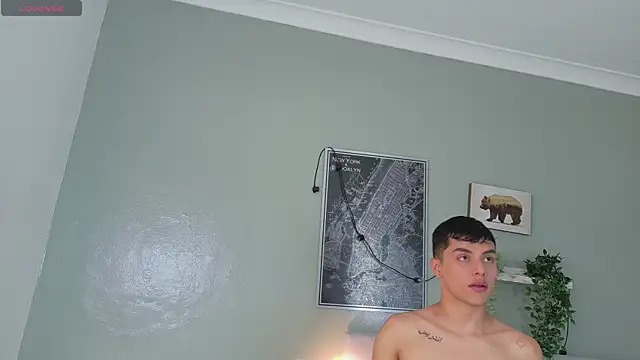 Snapshot of AAronBaker_ chatting on October 7, 2025, 7:33 pm AAronBaker online show from October 7, 2025, 7:33 pm