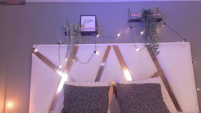 Snapshot of AAronBaker_ chatting on October 15, 2025, 7:36 pm AAronBaker online show from October 15, 2025, 7:36 pm