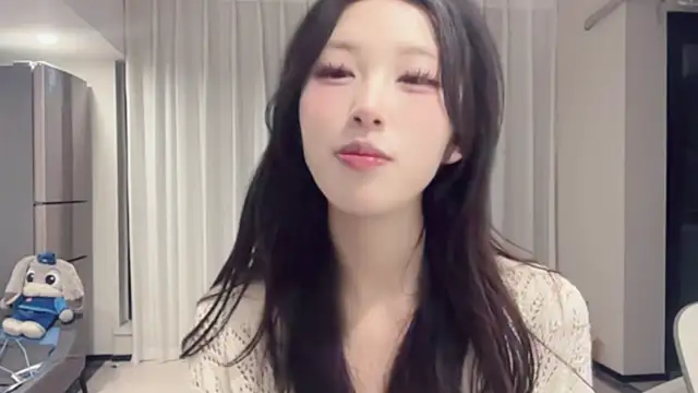 ZhaoZhao-ZM online show from September 12, 2025, 2:06 pm