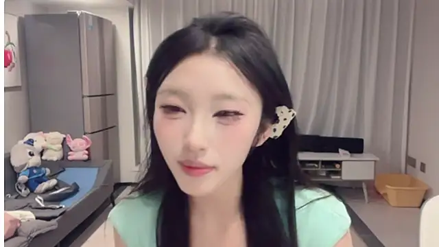 ZhaoZhao-ZM online show from September 14, 2025, 2:27 pm