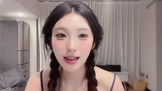 ZhaoZhao-ZM online show from September 26, 2025, 1:04 pm