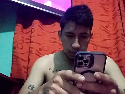 Snapshot of True_Di chatting on September 19, 2025, 1:07 am True Di online show from September 19, 2025, 1:07 am