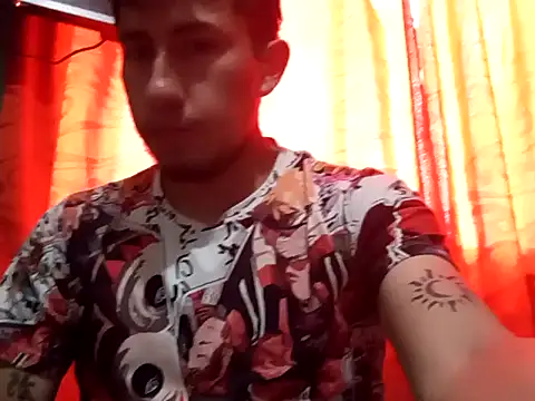 Snapshot of True_Di chatting on September 19, 2025, 7:25 pm True Di online show from September 19, 2025, 7:25 pm