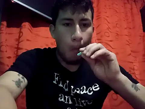 Snapshot of True_Di chatting on September 24, 2025, 12:58 am True Di online show from September 24, 2025, 12:58 am