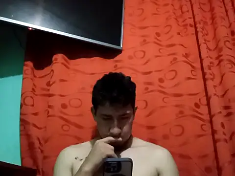 Snapshot of True_Di chatting on September 30, 2025, 12:59 am True Di online show from September 30, 2025, 12:59 am