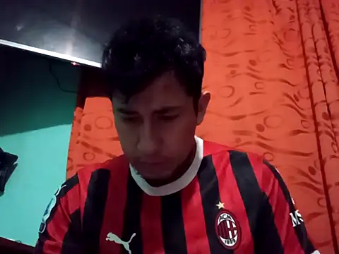 Snapshot of True_Di chatting on October 6, 2025, 1:03 am True Di online show from October 6, 2025, 1:03 am