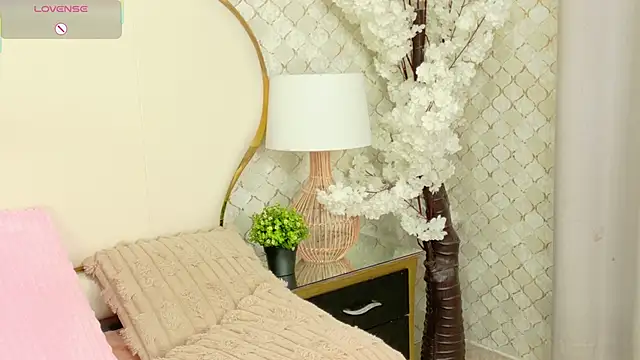 Snapshot of MadissonBonny_ chatting on October 22, 2025, 9:20 am MadissonBonny online show from October 22, 2025, 9:20 am