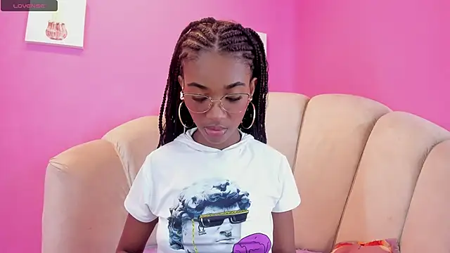 Snapshot of MarianRosse chatting on September 28, 2025, 8:25 pm MarianRosse online show from September 28, 2025, 8:25 pm