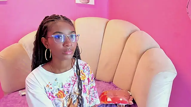 Snapshot of MarianRosse chatting on October 2, 2025, 8:27 pm MarianRosse online show from October 2, 2025, 8:27 pm