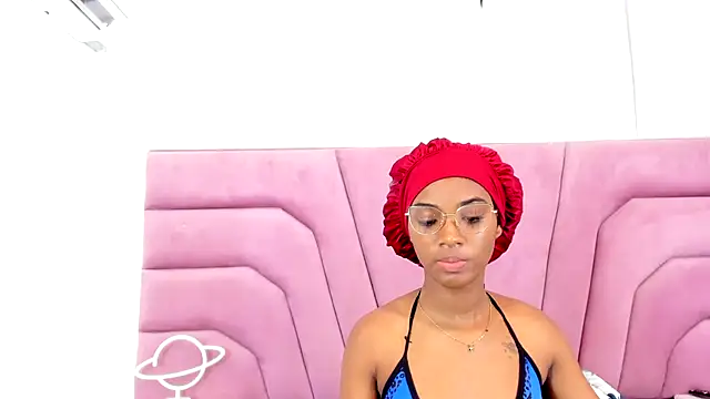 Snapshot of MarianRosse chatting on October 12, 2025, 7:46 pm MarianRosse online show from October 12, 2025, 7:46 pm