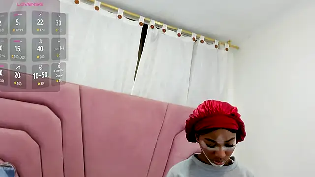 Snapshot of MarianRosse chatting on October 27, 2025, 7:29 pm MarianRosse online show from October 27, 2025, 7:29 pm