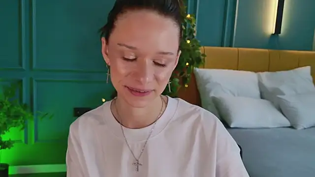 daily glam online show from September 23, 2025, 12:41 pm